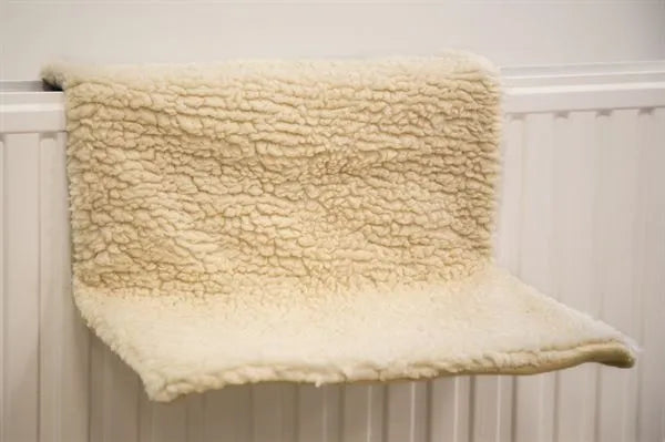 Beeztees Radiator Bed Fleece Cream 46x31x24cm